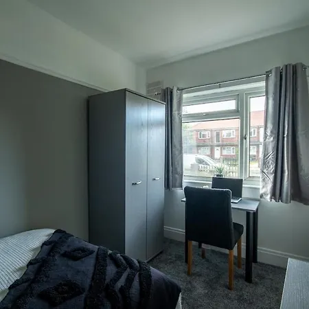New Stylish Sleeps 7 Parking & Garden * York
