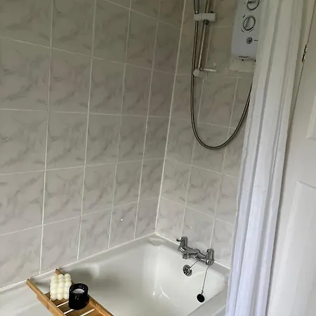 New Stylish Sleeps 7 Parking & Garden York